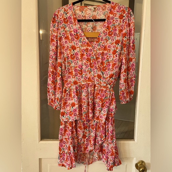 Lucky Brand 🍀 2 piece floral wrap blouse and wrap skirt - Picture 2 of 15